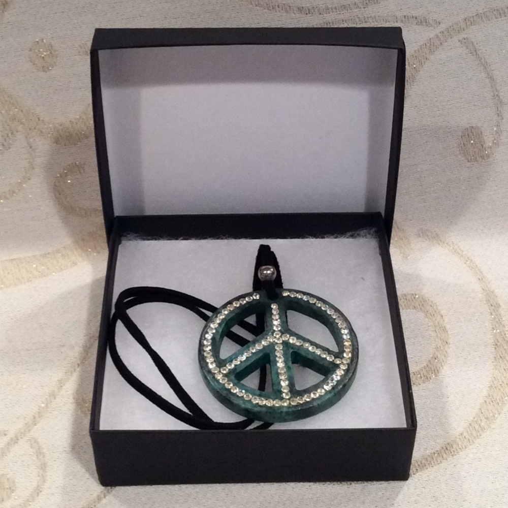 ☮️ NEW “PEACE” GENUINE STONE NECKLACE w/RHNSTONES